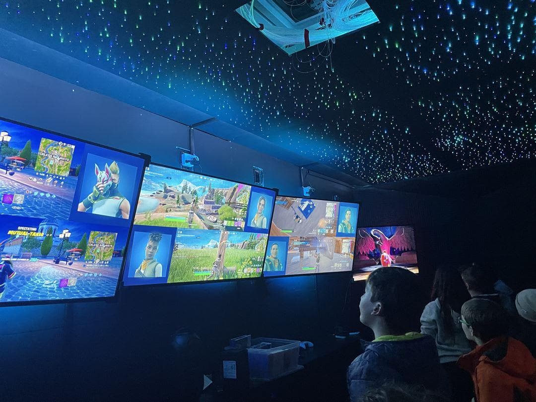 People playing games inside a FireStar-style gaming trailer